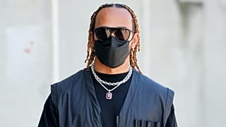Lewis Hamilton megérkezik a Hungaroringre 2021. június 29-én