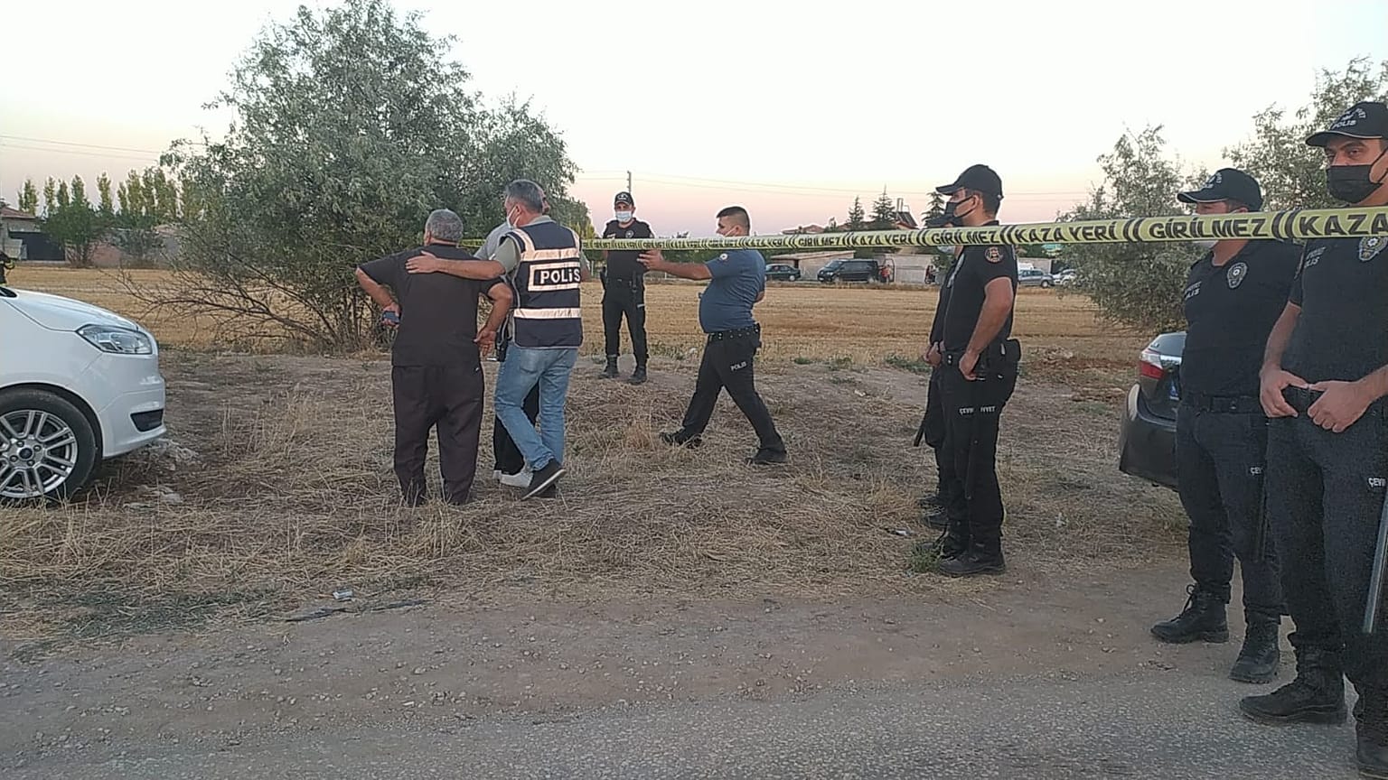 Konya'nın Meram ilçesinde aynı aileden 7 kişi öldürüldü. Olay sonrası polisin olay yeri incelemesi.