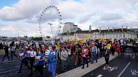 Britisches Pflegepersonal: Aus Ärger auf die Straße