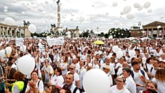 Mehr Geld, kürzere Arbeitszeiten: Ungarns Pflegepersonal demonstriert