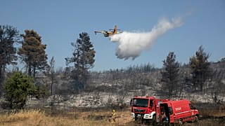 Yunanistan'ın Patras kenti yakınlarında çıkan yangın nedeniyle onlarca ev küle döndü