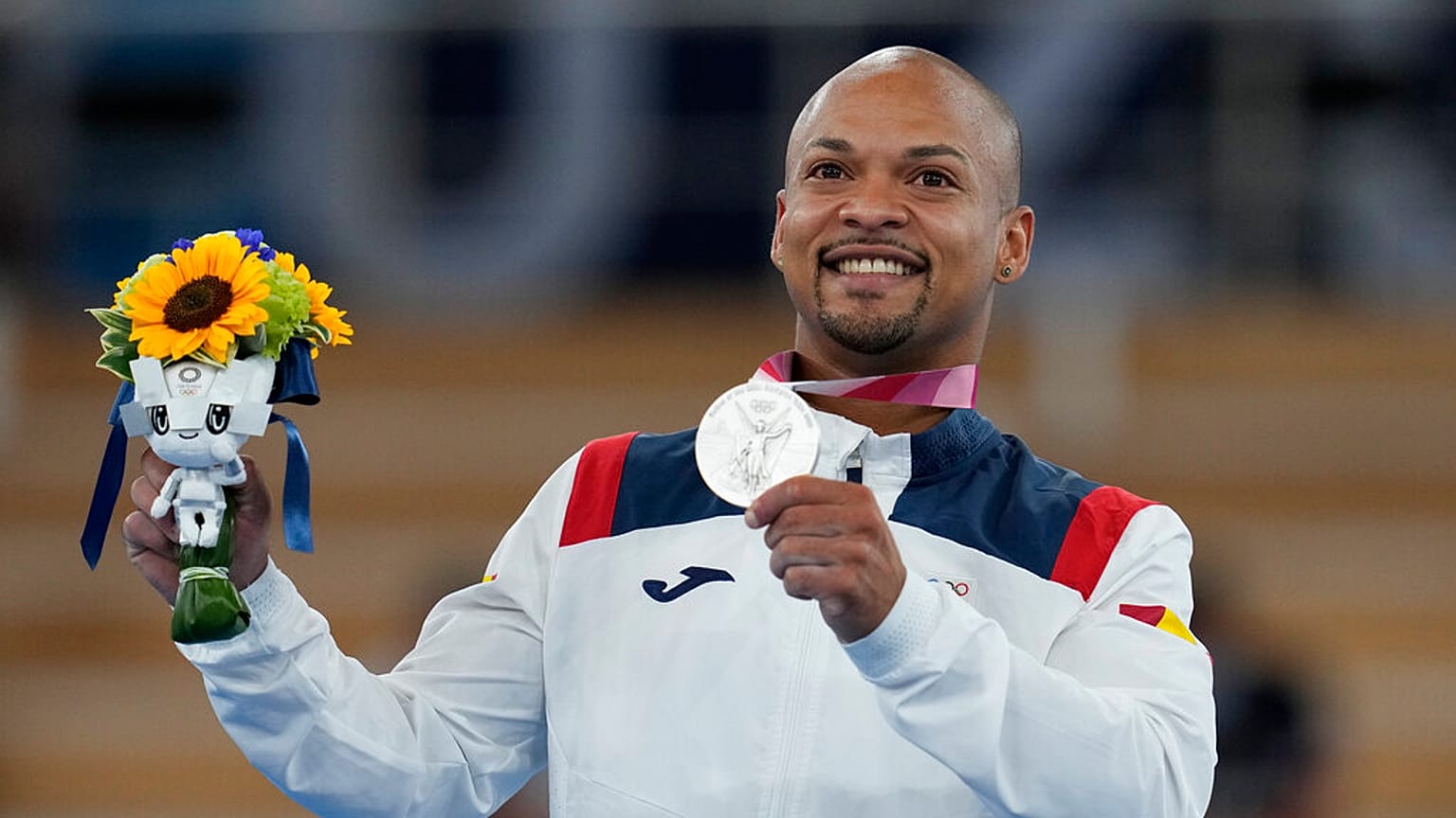 Ray Zapata gana la medalla de plata en suelo Tokio 2020