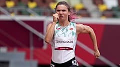 كريستسينا تسيمانوسكايا، من بيلاروس، تجري في سباق 100 متر سيدات في دورة الألعاب الأولمبية طوكيو 2020، الجمعة 30 يوليو 2021