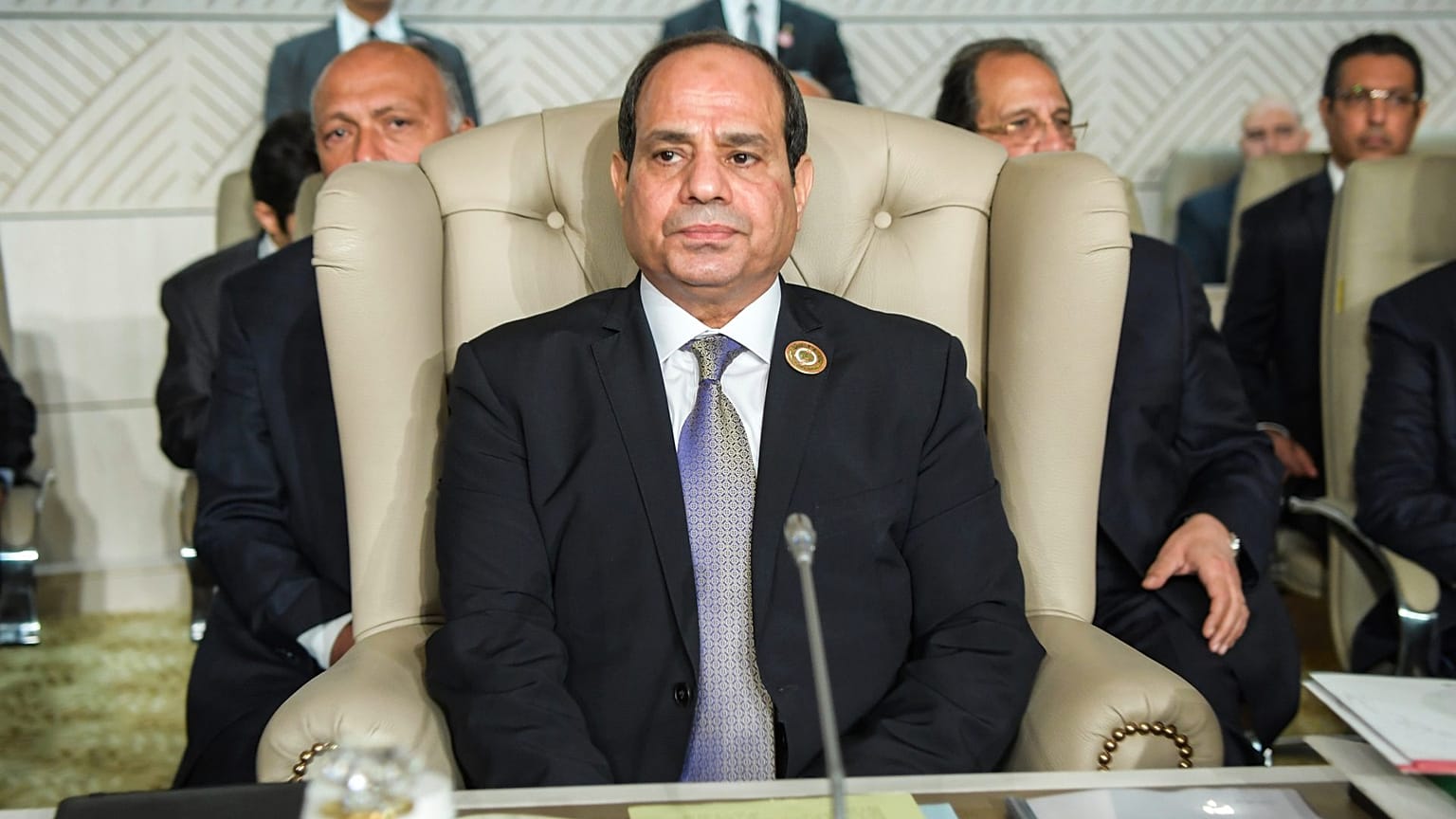 الرئيس المصري عبد الفتاح السيسي يحضر افتتاح القمة العربية الثلاثين في تونس العاصمة، الأحد 31 مارس 2019