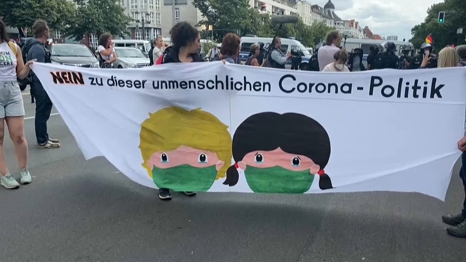 El pase sanitario no gusta en Alemania. Al menos 600 detenidos en protestas contra el Gobierno