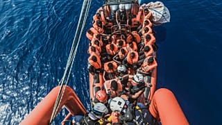 El barco humanitario Ocean Viking rescata a personas frente a la costa maltesa, 1 de agosto de 2021
