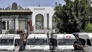 Forces de police déployées devant le parlement tunisien, à Tunis le 31 juillet 2021
