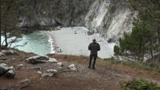 Didier Cadiou essaie tant bien que mal de faire respecter l'interdiction d'accès à la plage.