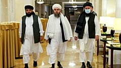 Taliban örgütü liderleri (Soldan sağa, Süheyl Şahin, Mevlevi Şahabuddin Dilawar, Muhammed Naim)