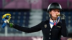 Julia Krasniewski nach ihrem Ritt zu Gold in Tokio