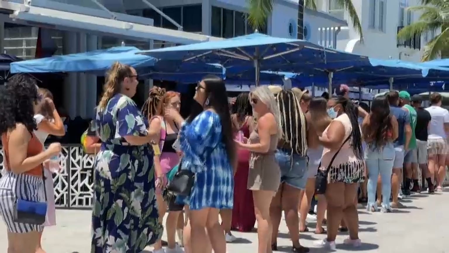 Gente en las calles de Miami