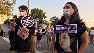 Kadınlar öldürülen Azra Gülendam Haytaoğlu için eylem düzenledi