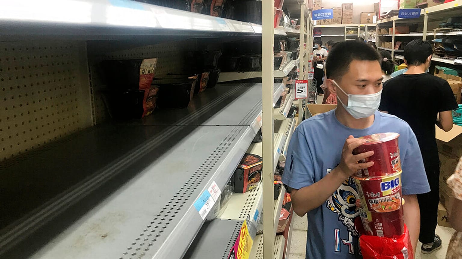 Estanterías vacías en Hubei tras las nuevas medidas en varias provincias chinas