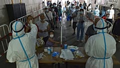 Çin'in Jiangsu eyaletine bağlı Nanjing kentinde bir Covid-19 test merkezi
