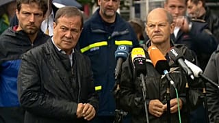 Laschet und Scholz besuchen Katastrophengebiet