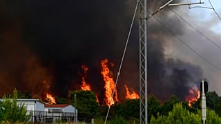 Εικόνα από τη μεγάλη πυρκαγιά στη Βαρυμπόμπη