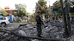 Afghanische Soldaten sichern den Ort des Attentates in der "Grünen Zone" von Kabul