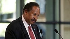 رئيس الوزراء السوداني عبد الله حمدوك خلال جلسة قمة لدعم السودان في باريس، فرنسا، الاثنين 17 مايو 2021 