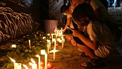 Entre tristesse et colère, les libanais commémorent les un an de l'explosion.
