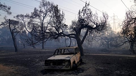 Fire in Athens suburb destroys homes, vehicles