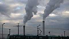 Rauch aus einer Müllverbrennungsanlage in Paris, 04.12.2018