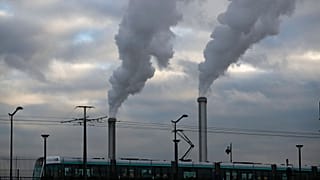 Rauch aus einer Müllverbrennungsanlage in Paris, 04.12.2018