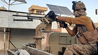 ABD uçakları, Afganistan'da Taliban'ın silah ve mühimmat deposunu bombaladı