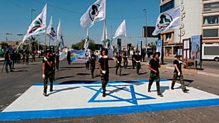 مسيرة لقوات الحشد الشعبي العراقي على رسم لعلم إسرائيلي خلال يوم "القدس"، بغداد، العراق، 31 مايو / أيار 2019 