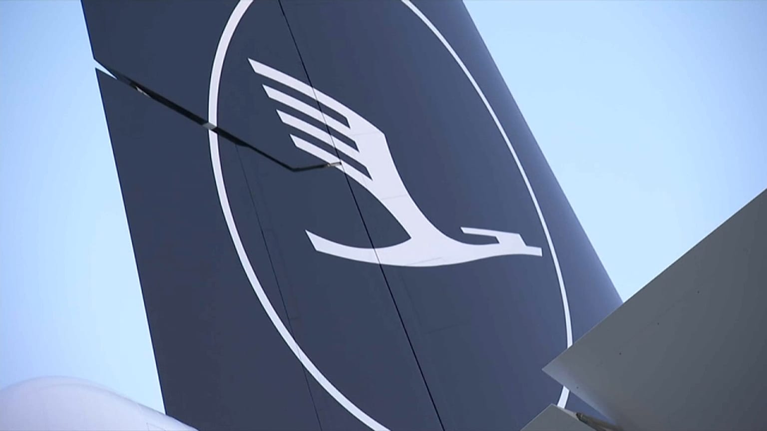 Avião da Lufthansa em terra