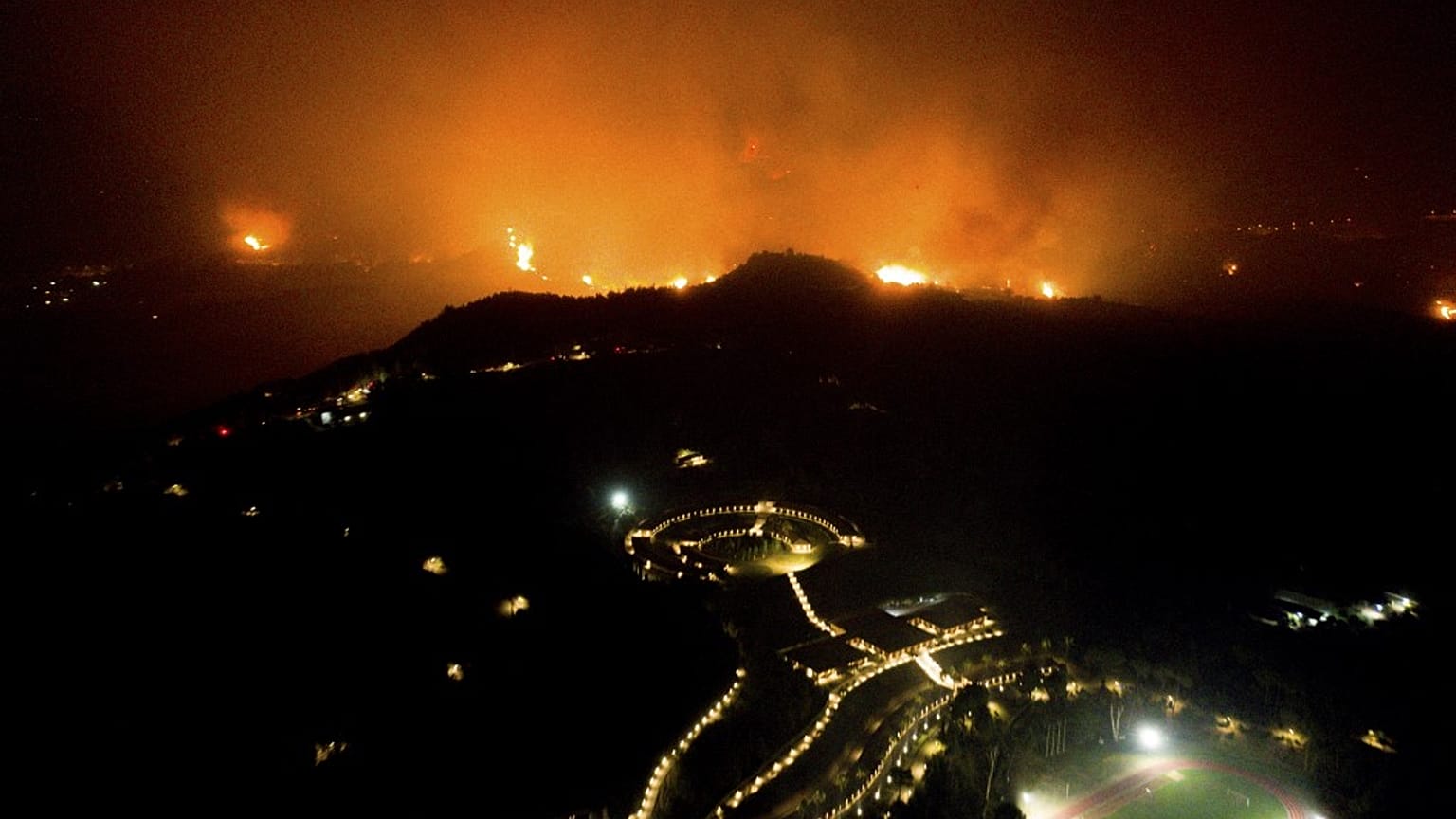 La Grèce toujours en proie aux incendies, ici près de l'ancienne Olympie
