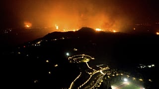 La Grèce toujours en proie aux incendies, ici près de l'ancienne Olympie