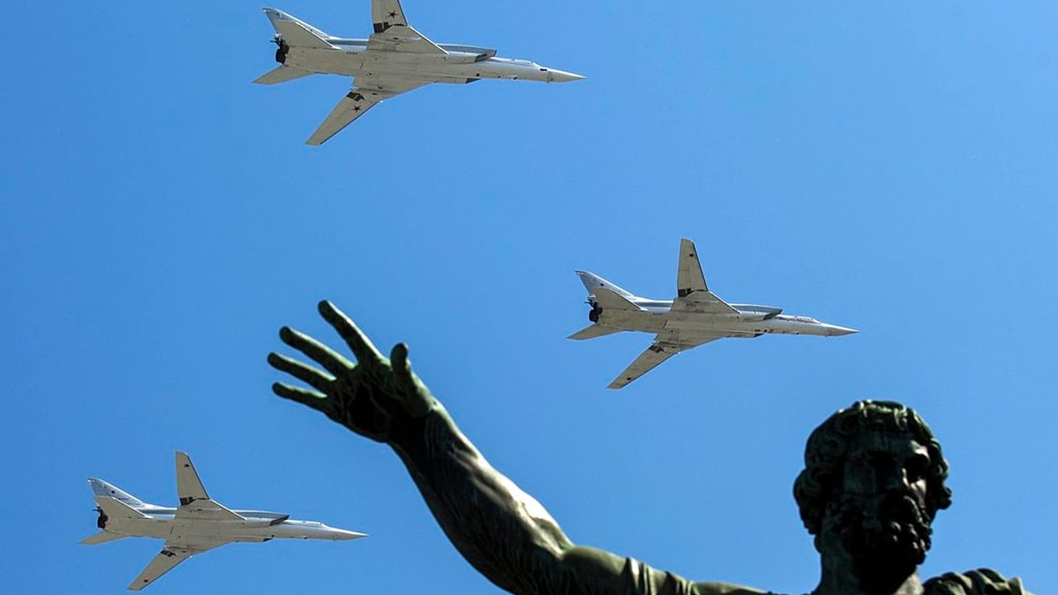 قاذفات روسية بعيدة المدى  من طراز Tu-22M-3 