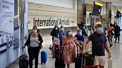 Londra hükümeti Pakistan ve Türkiye'yi son güncellediği seyahat kısıtlaması tedbirlerinde kırmızı listede bıraktı.