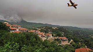 Alevler Evia Adası'ndaki yerleşim yerlerini de tehdit etti