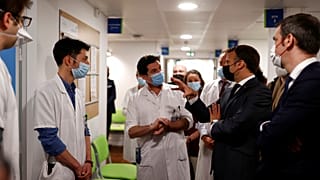 Le pass sanitaire entre en vigueur en Italie et s'étend en France