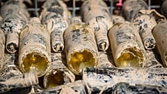 Flaschen, die aus den überfluteten Kellern gerettet werden konnten (Bad Neuenahr, 30.7.2021)
