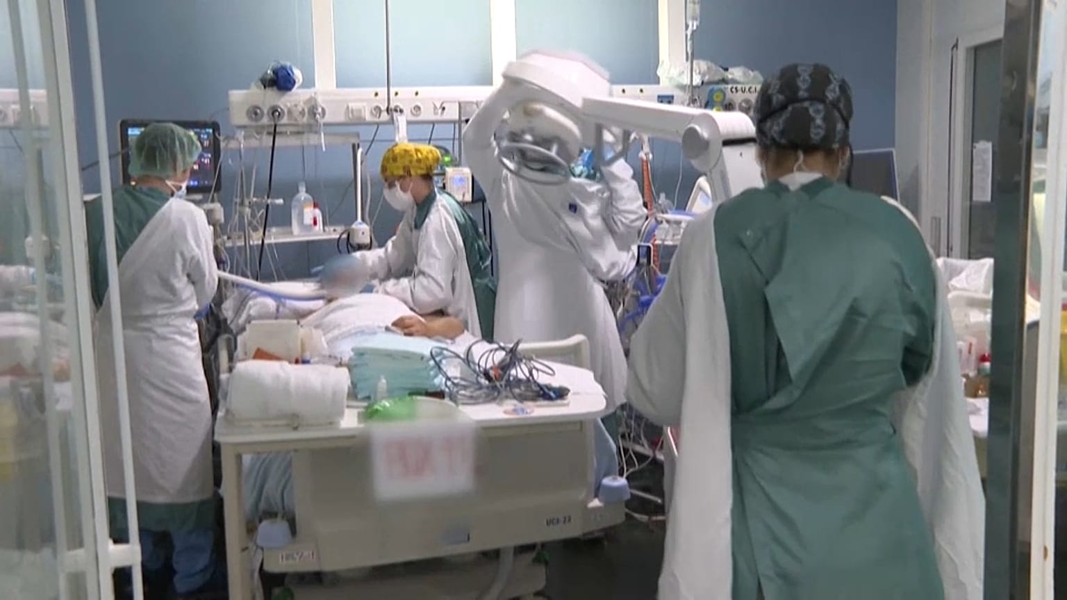 Los trabajadores del Hospital del Mar de Barcelona, desbordados