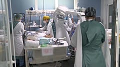 Los trabajadores del Hospital del Mar de Barcelona, desbordados
