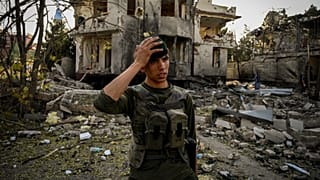 صورة أرشيفية لآثار تفجير في كابول