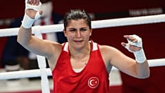 Tokyo Olimpiyat Oyunları'nda boksta kadınlar 69 kiloda Busenaz Sürmeneli, altın madalya kazandı