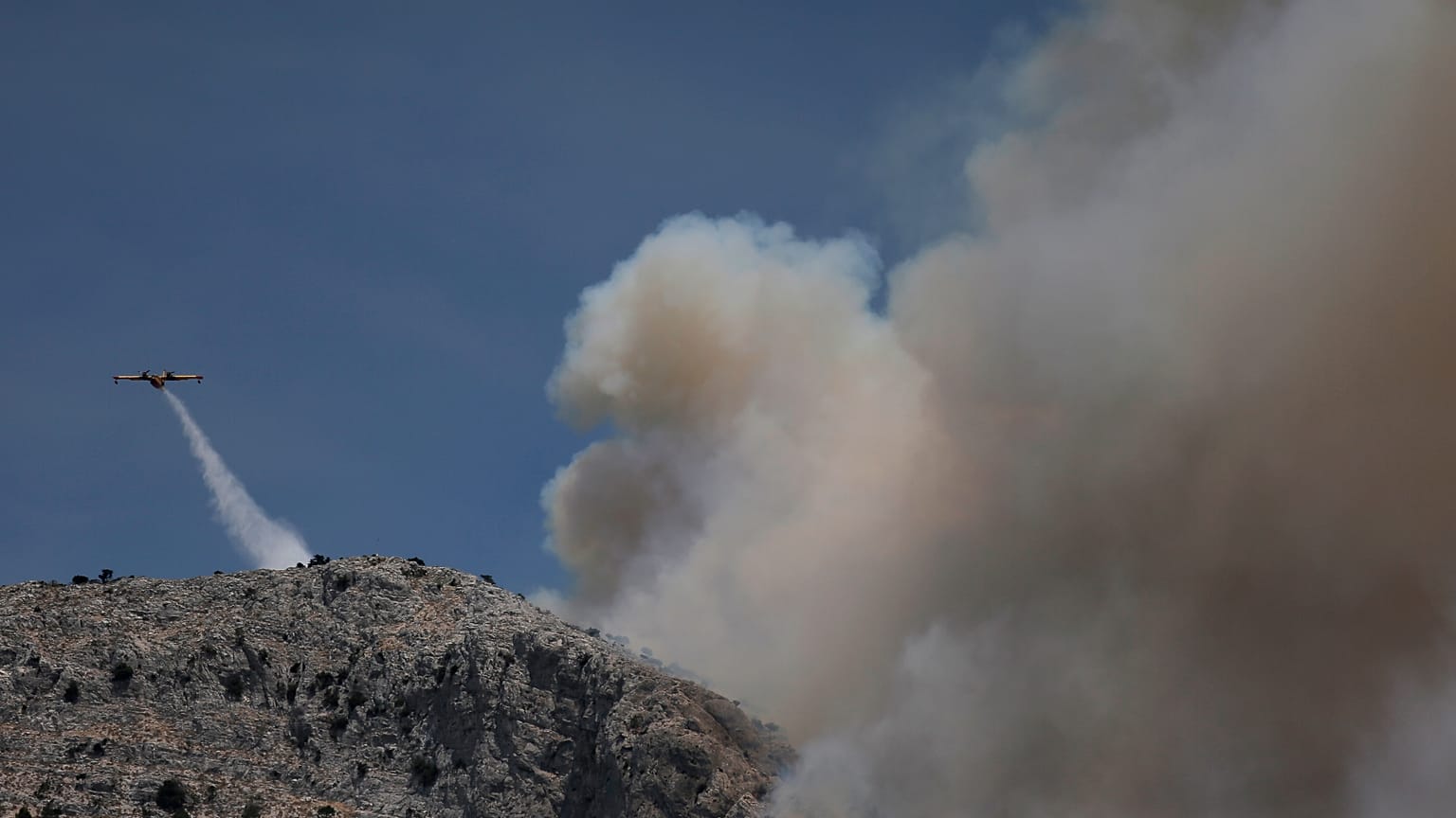 Incêndio em Ática dura há cinco dias