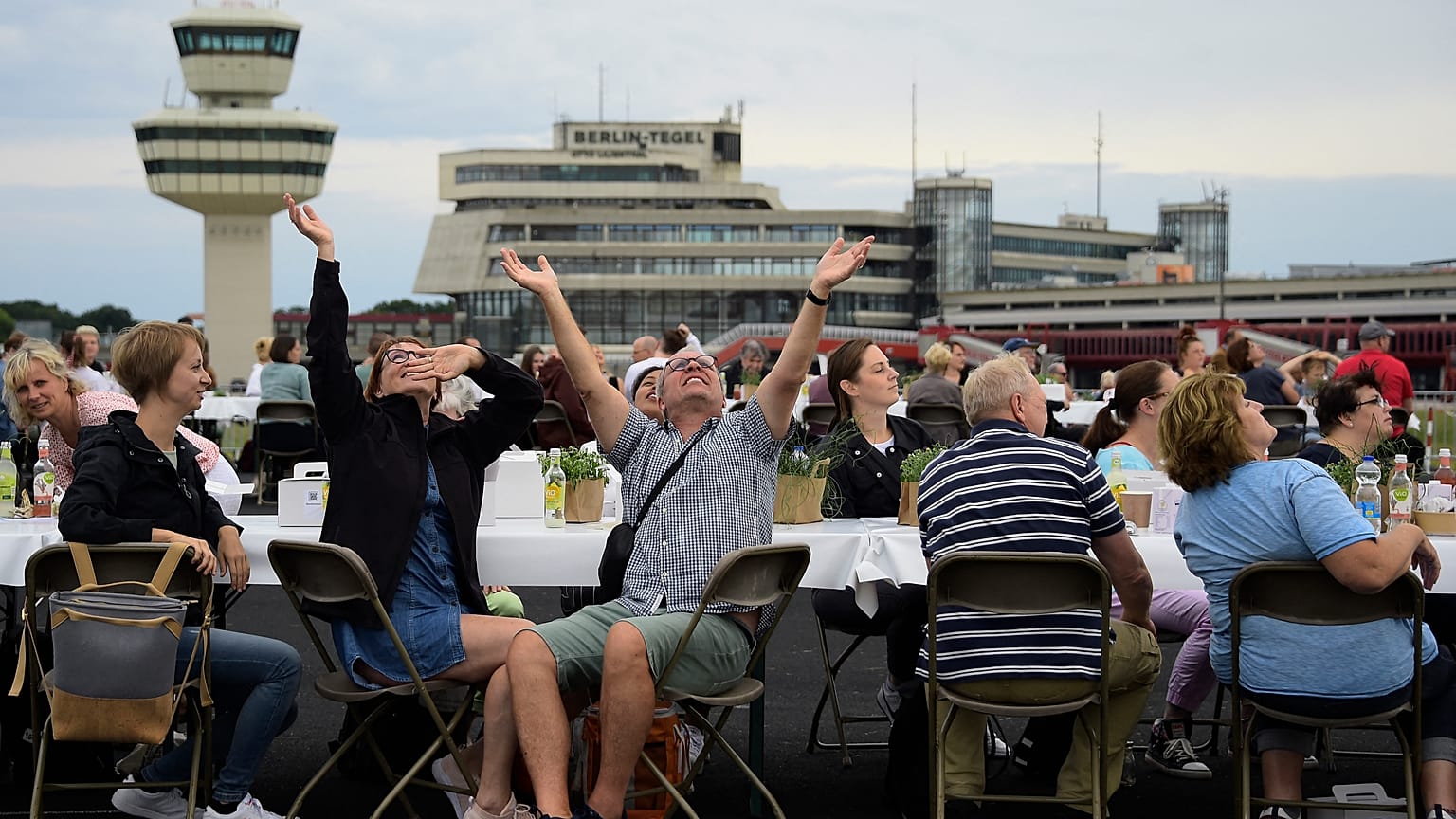 Aéroport de Tegel : 1 000 tables étaient disposées pour accueillir les 3 000 berlinois, le 08 août 2021