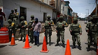 Un cordone dell'esercito messicano a protezione dei negoziati