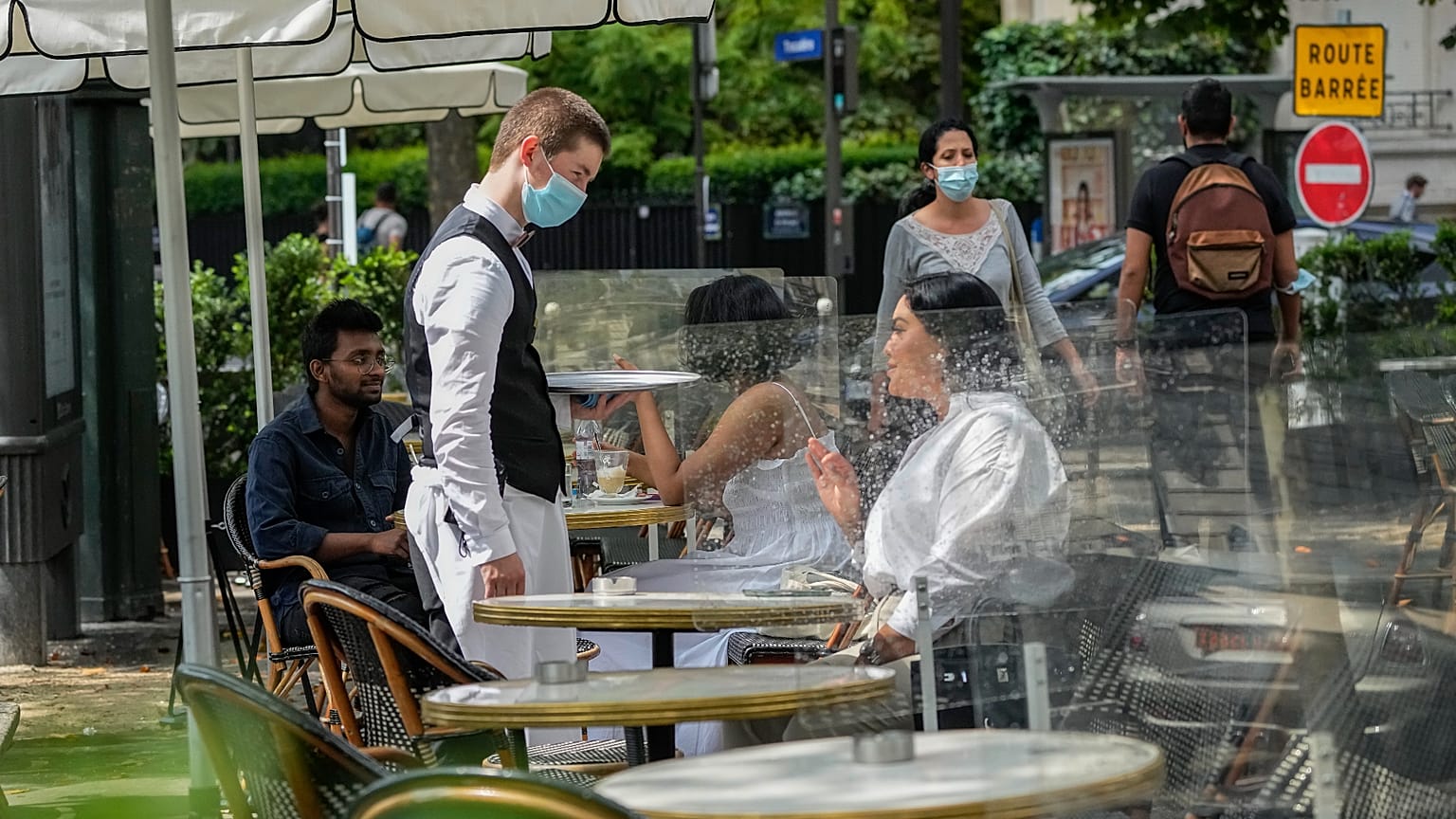 مطعم في باريس
