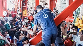 Az Ocean Viking majdnem egy hétig várt kikötésre augusztus elején 