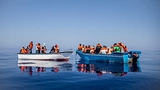 Des migrants probablement tunisiens sont secourus par l'association Open Arms au large de l'île italienne de Lampedusa, le 29 juillet 2021