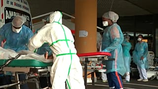 Koronavírus-helyzet: szigorítanak Franciaországban, enyhítenek Ausztráliában