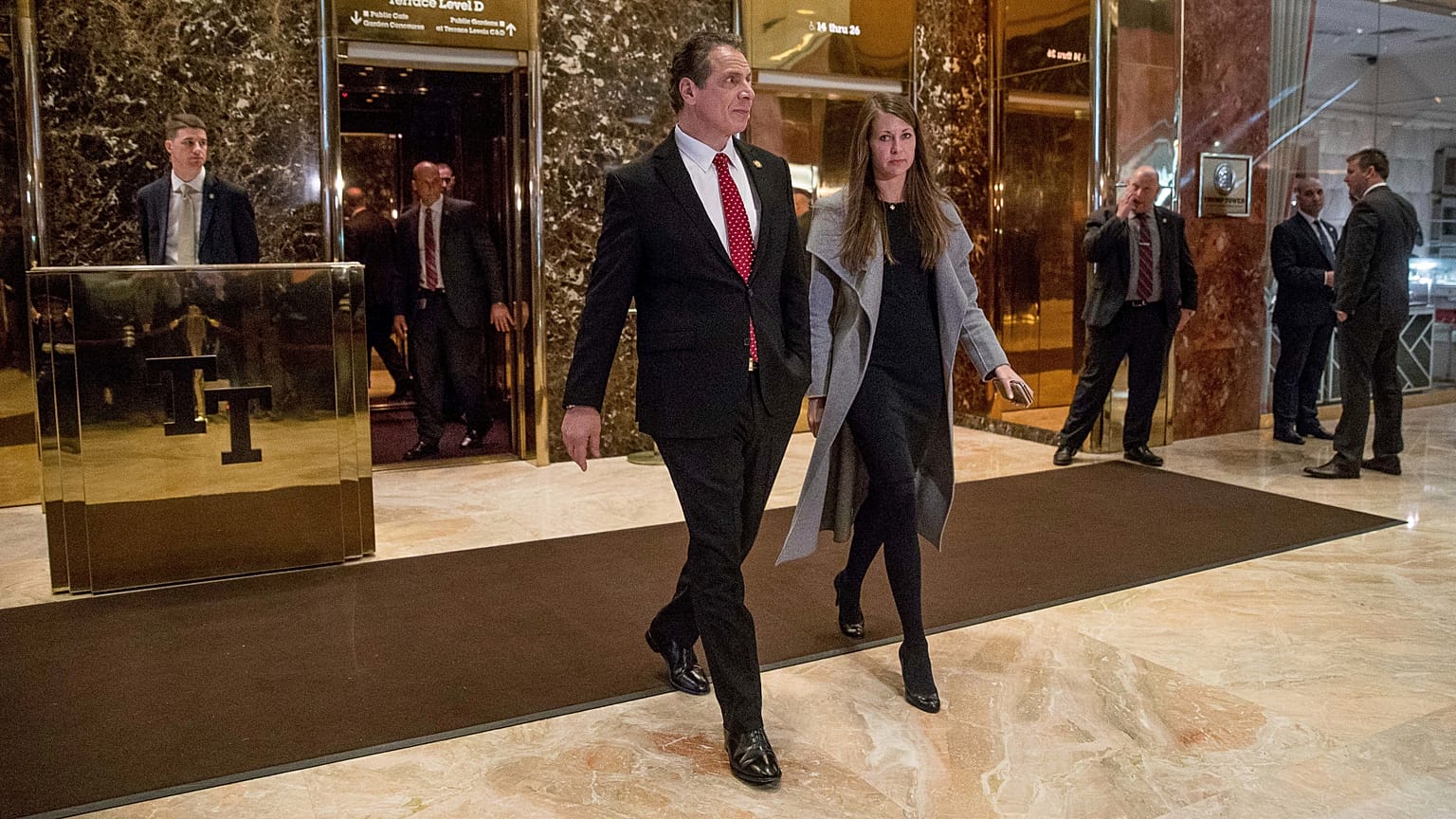 New York Valisi Andrew Cuomo ve danışmanı Melissa DeRosa 