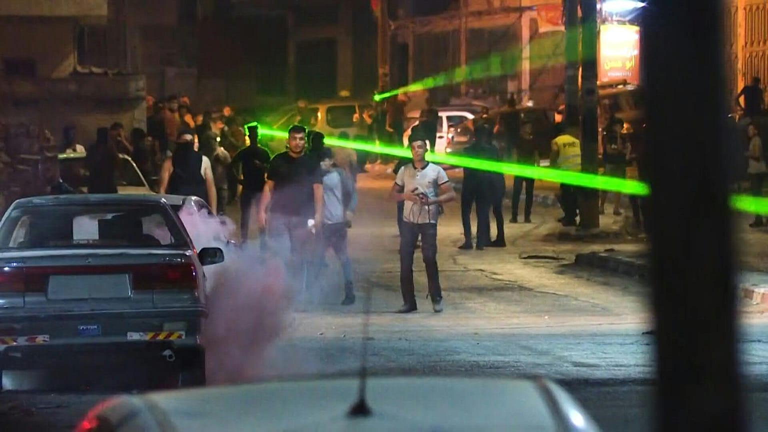 اشتباكات بين متظاهرين فلسطينيين وقوات الاحتلال بقرية بيتا بالقرب من مدينة نابلس بالضفة الغربية المحتلة.
