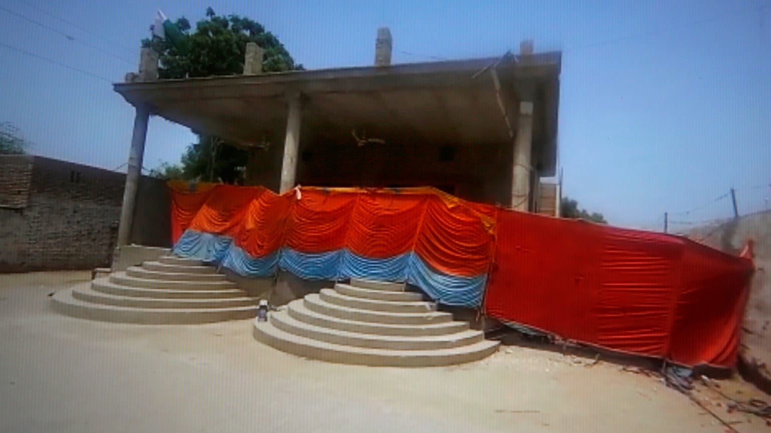 he Hindu temple was cordoned off by local authorities after it was stormed by a Muslim mob